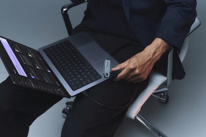 laptop_ledger_1920x1080